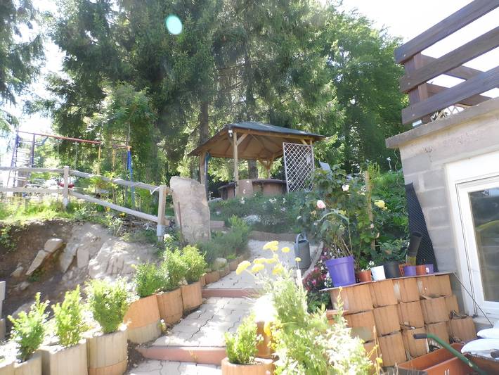 Chambre d’hôtes « Chambre Double - Côté Jardin » : vue montagne, terrasse privée et Wi-Fi in Xertigny, Région d'Épinal