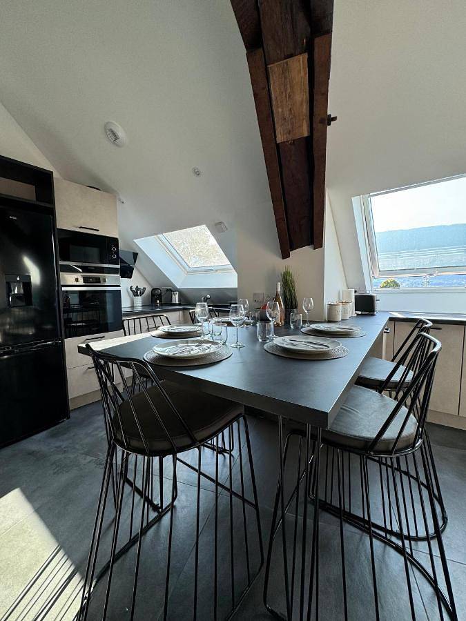 Appartement entier, Two-Bedroom Apartment in Voglans, Région de Chambéry