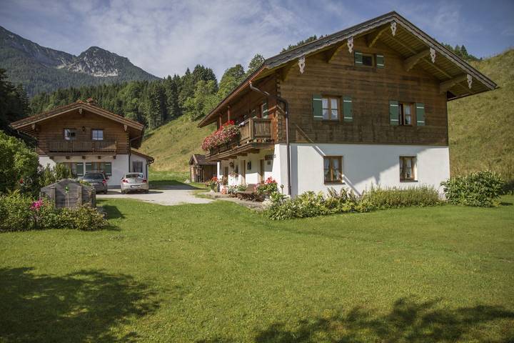 Ferienwohnung für 3 Personen, mit Balkon und Terrasse sowie Garten in Inzell