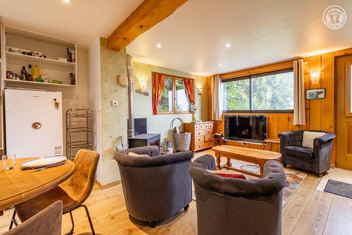 Gîte pour 4 personnes, avec terrasse et jardin à Les Déserts - 2