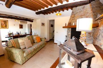 Vacation Rental for 11 Guests in Lucca, Lucca Province, Picture 3