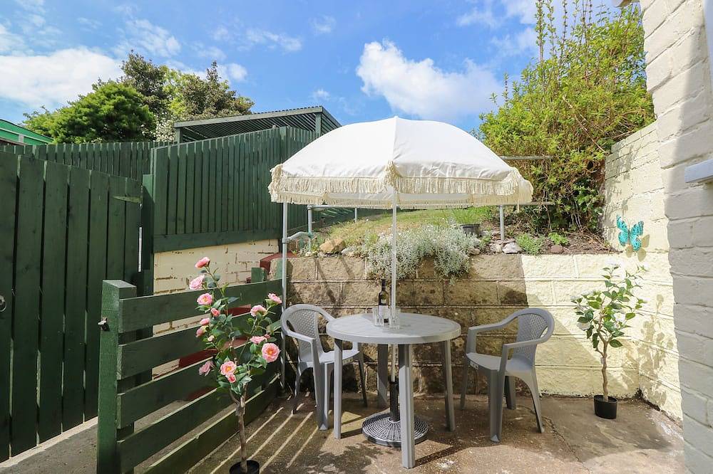 Castle Cottage, pet friendly, with a garden in Carisbrooke in Newport (Isla de Wight), Isla de Wight