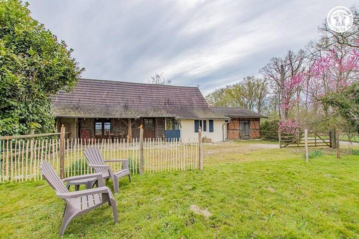 Gîte pour 4 personnes, avec jardin à Dampierre-en-Bresse