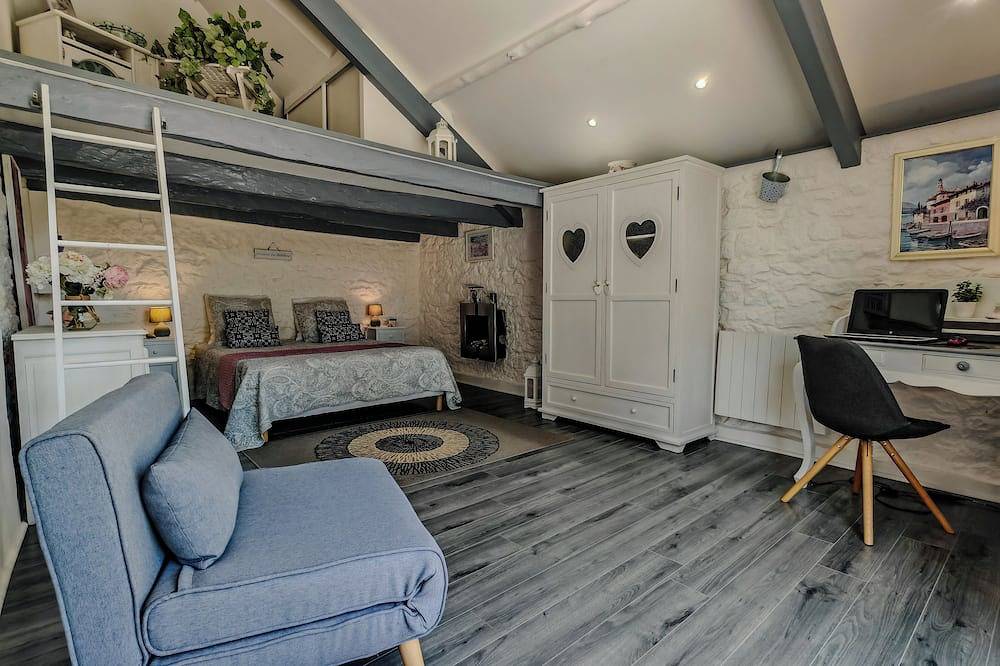 Steinhaus Im Land Mit Pool in Vaillac, Zentralmassiv