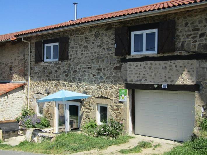Location de vacances pour 10 personnes, avec Jacuzzi et Terrasse ainsi que Jardin et Vue à Saint-Germain-l'Herm