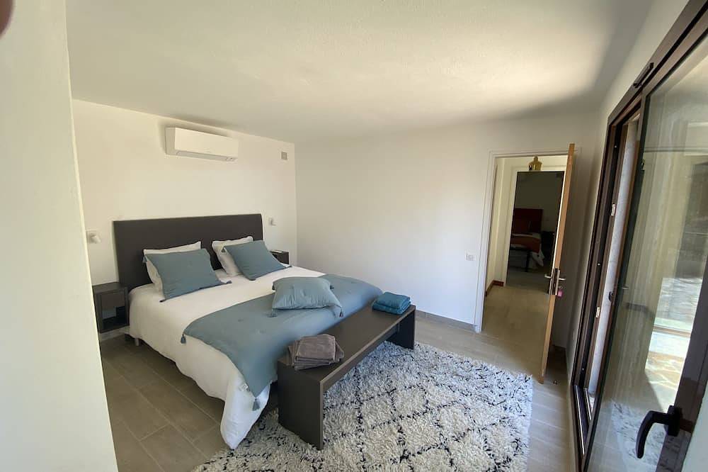 Waterfront villa in Cap Bénat, Bormes-les-Mimosas