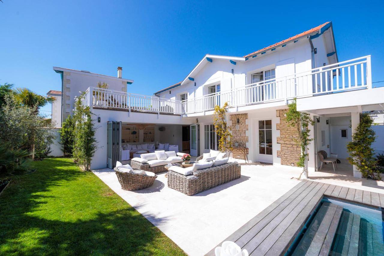 Villa Les Peupliers avec piscine privée et sauna in Royan, Côte de Beauté