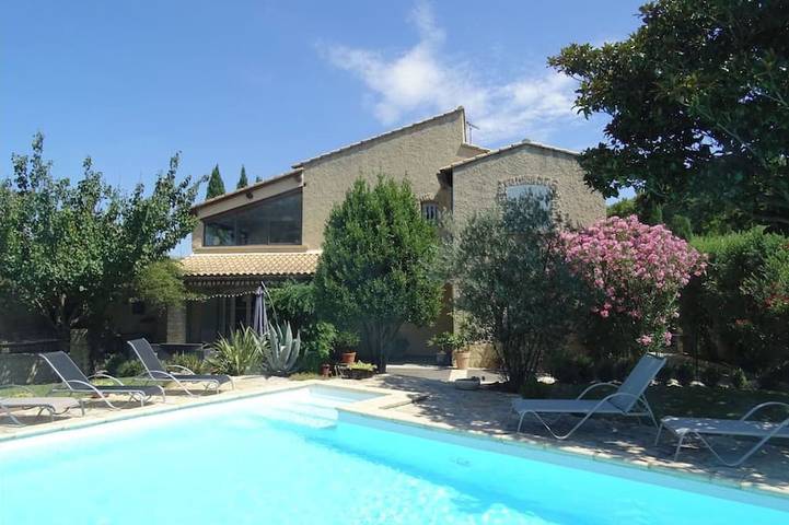 Villa pour 8 personnes, avec jardin à Avignon