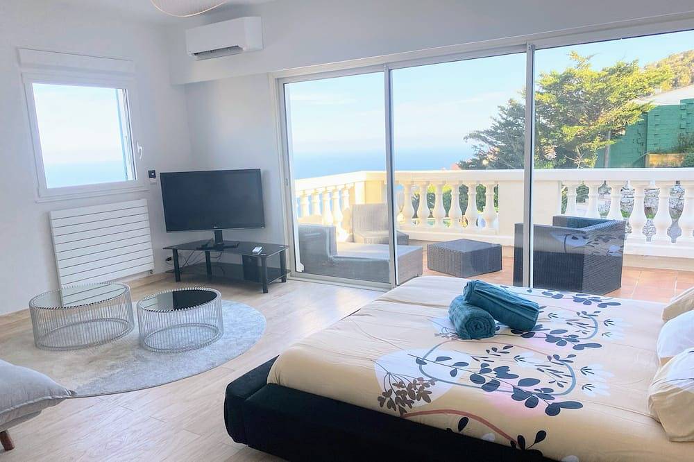 350m2 House - 5 Br – heated pool – quiet surroundings in La Turbie, Nice region