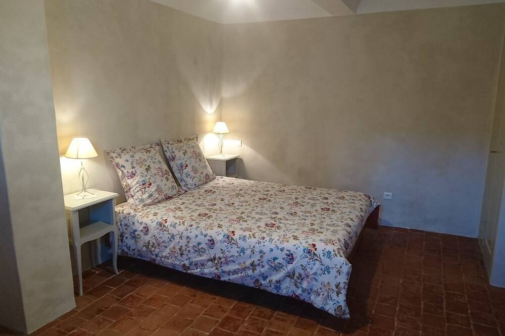 Charmante Maison de Village Proche de Bédoin, au Pied du Mont Ventoux in Crillon-le-Brave, Parque natural regional del Mont Ventoux