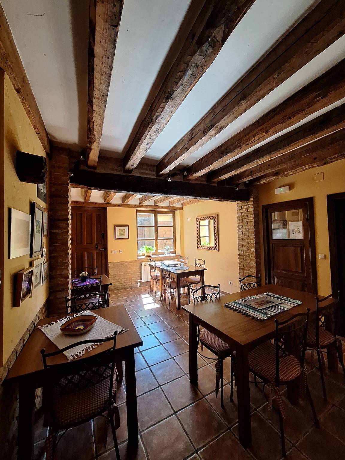 Landhaus 'El Encuentro' mit traditioneller Lehm- und Holzarchitektur in Villalón de Campos, Valladolid Provinz