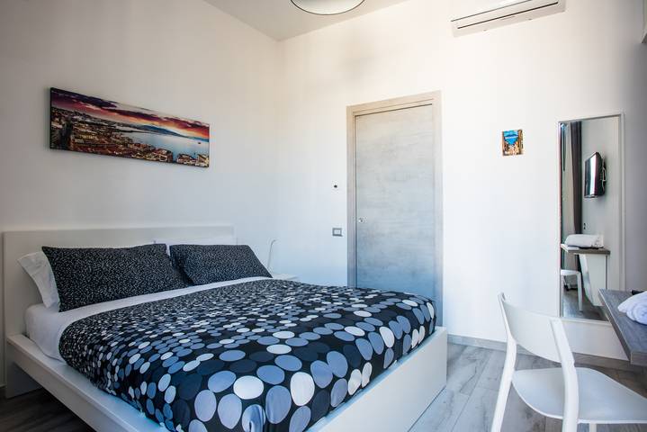 Ferienwohnung für 2 Personen, mit Balkon und Terrasse in Neapel - 2