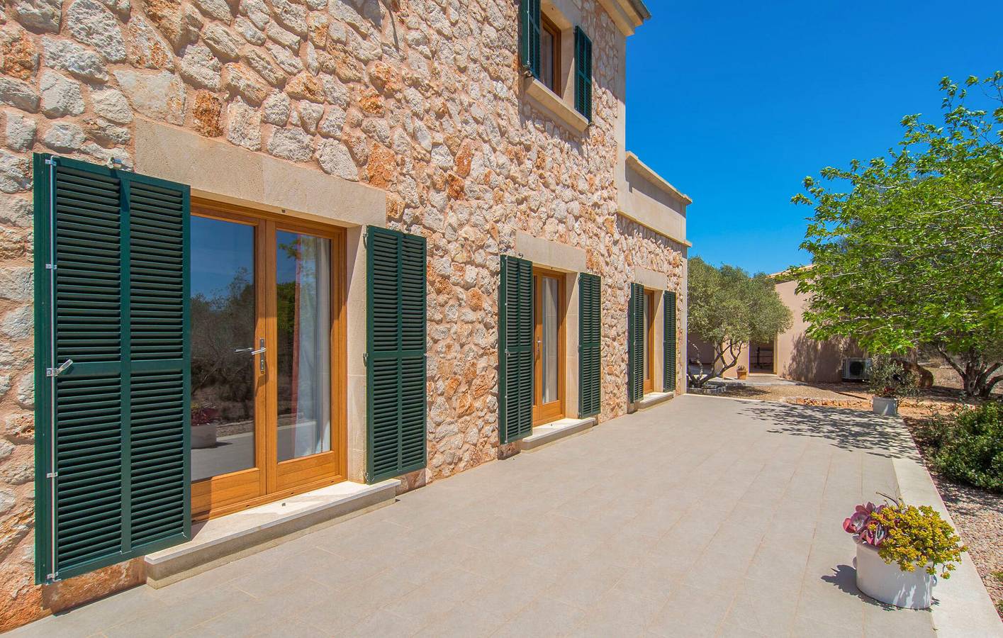 Gemütliche Wohnung mit Terrasse, Pool und Grill - in der Nähe von Ses Salines in Ses Salines, Mallorcas Küste