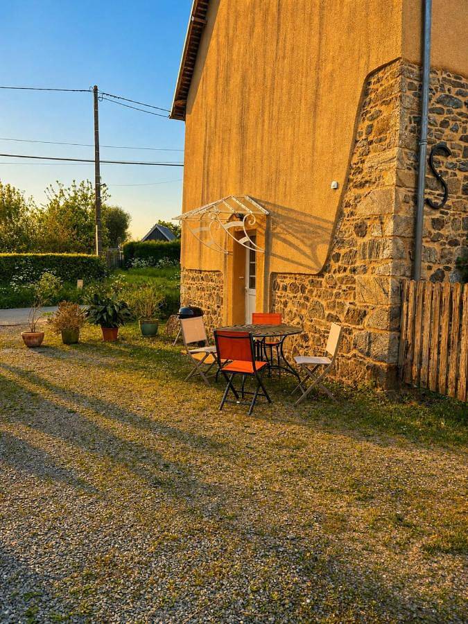 Location de vacances pour 7 personnes, avec terrasse dans Saint-Michel-de-la-Pierre