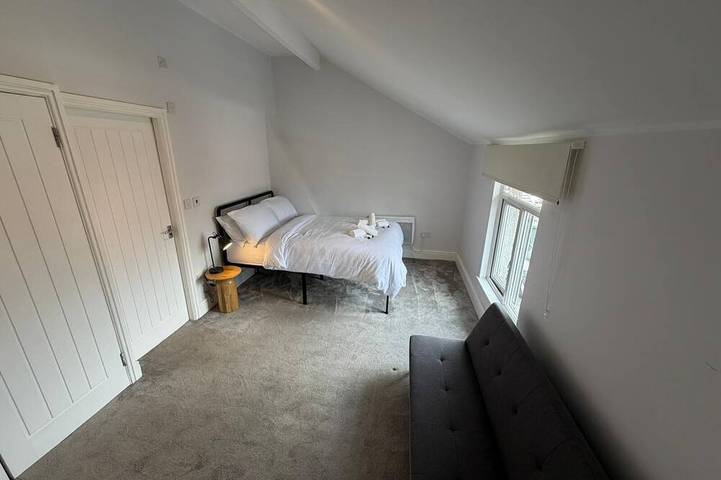 Entire apartment, Luxury Stay in Bolton ~Free Parking ~ Sleeps 3 in Bolton, Greater Manchester