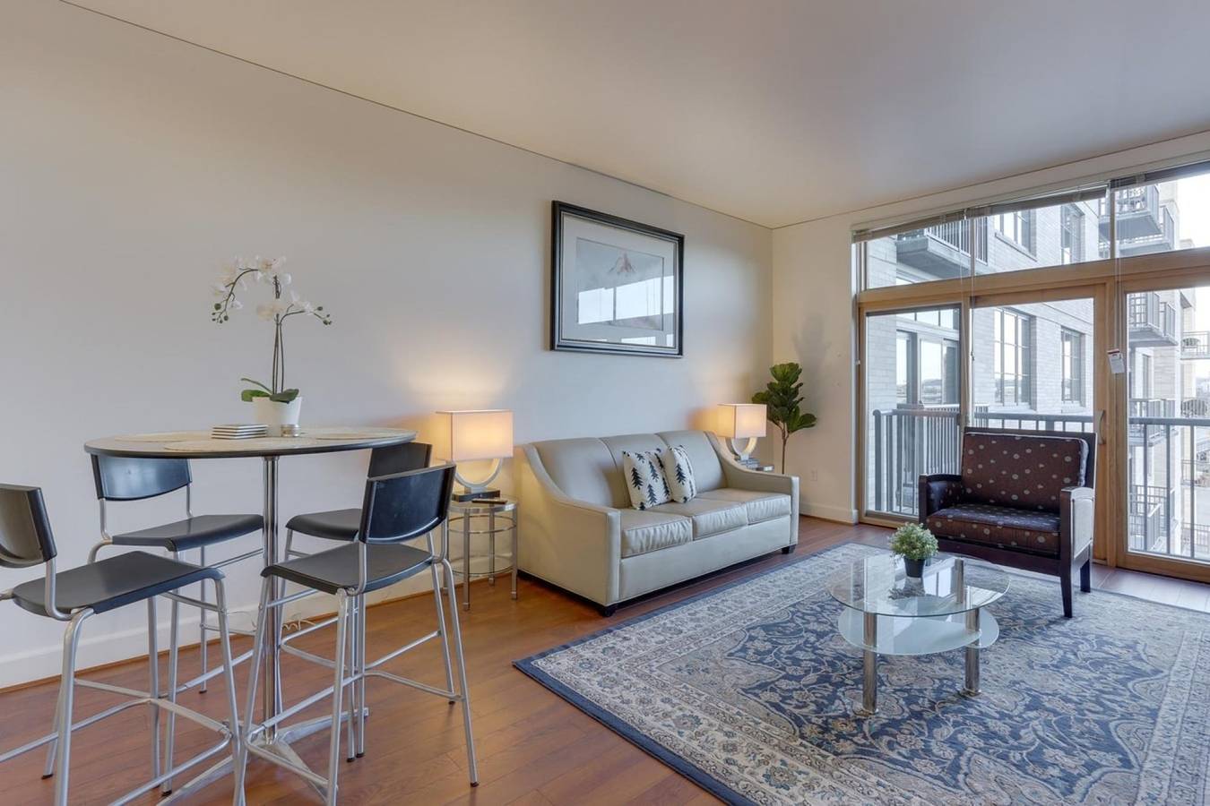 Ganze Wohnung, Bright Recently Upgraded Apt – Downtown Location in Portland, Multnomah County
