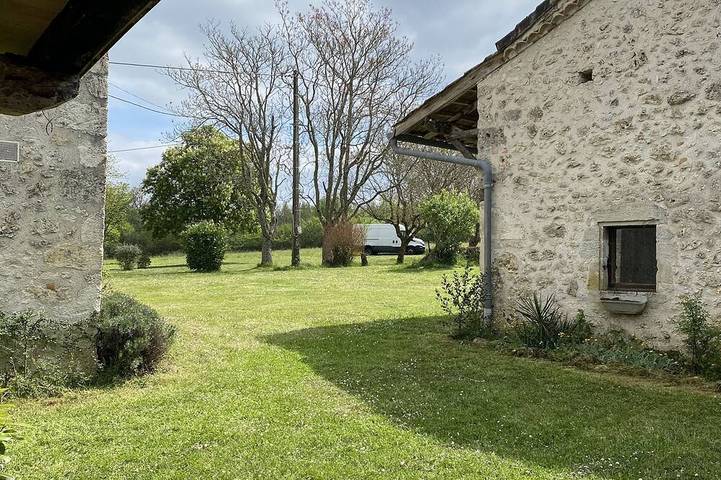 Location de vacances pour 10 personnes, avec terrasse et jardin à Roquecor