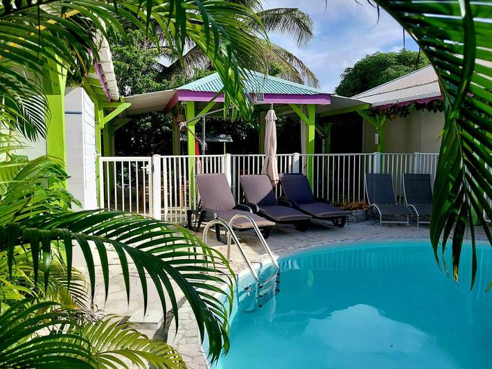 Gîte pour 4 personnes, avec piscine ainsi que jardin et terrasse