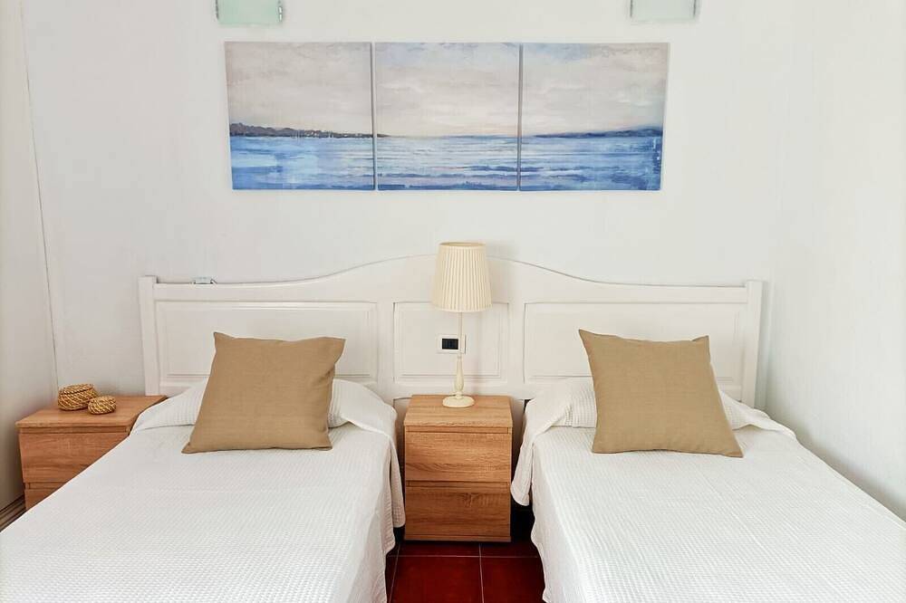 Holiday Home 'Casa Perla' with Shared Pool, Private Terrace and Wi-Fi in Playa de Santiago, San Sebastián de la Gomera