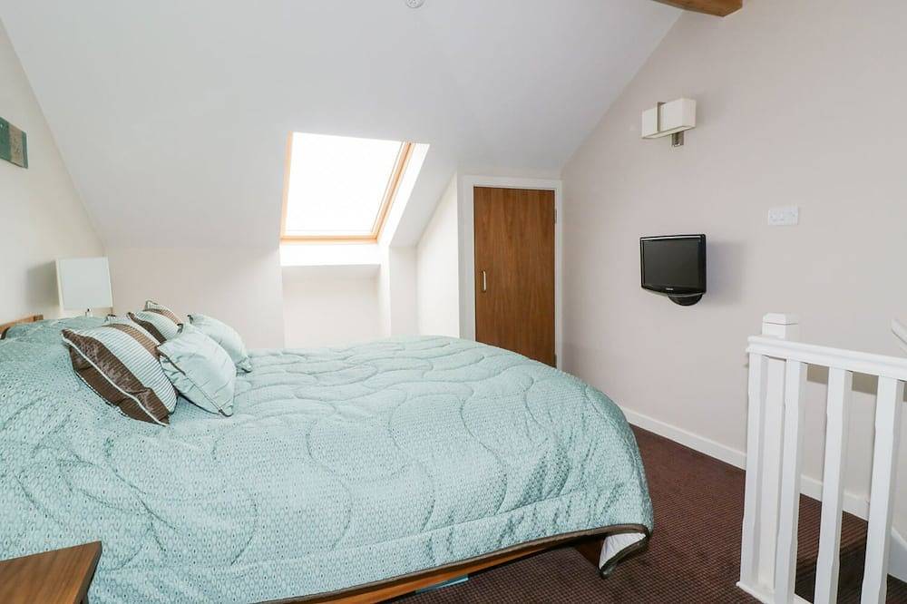 Ullswater 29, character holiday cottage, with pool in Penrith in Lake District