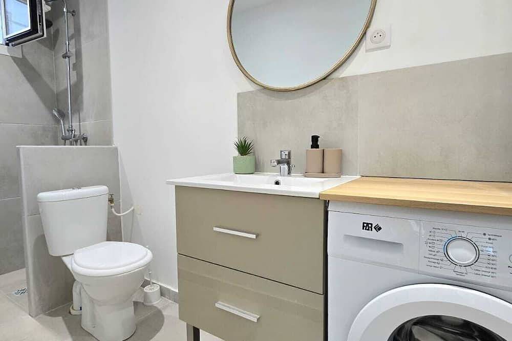 Entire apartment, Studio with separate entrance in Toulon, Toulon region