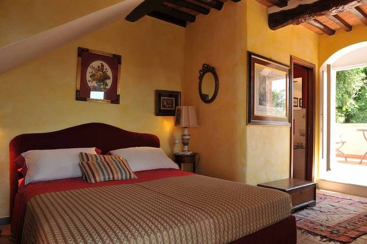 Last Minute Offer! Jacuzzi pool, Sauna, A/C, WiFi, close beaches & 5 Terre in Ortonovo, Luni