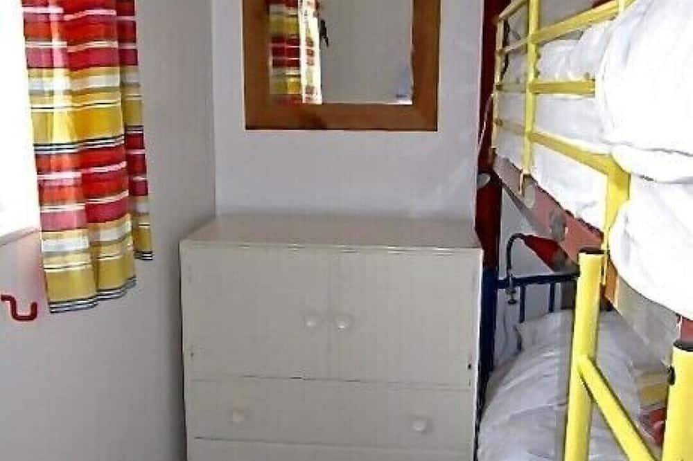 Cozy little bungalow - the perfect base for a beach/surfing holiday for 4 people in St Minver Lowlands, Pentire Point - Widemouth
