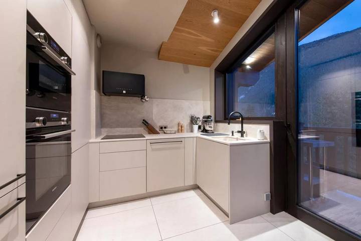 Location de vacances pour 12 personnes, avec vue et jardin dans Chignin - 2
