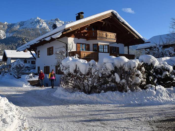 Ferienwohnung für 4 Personen, mit Balkon und Garten, kinderfreundlich in Alpenwelt Karwendel - 2
