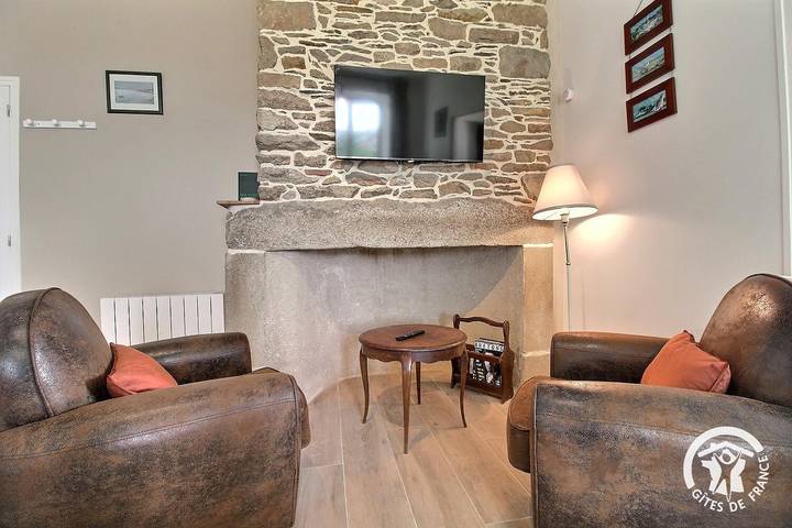 Gîte pour 2 personnes, avec jardin à Lanmodez - 4