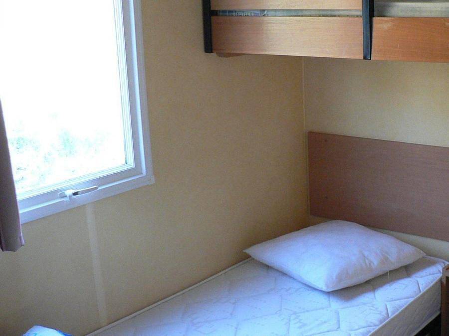 Camping Du Lac de Jaunay - Mobilhome 6 personnes - Titania 4/6 pers 2 ch avec terrasse couverte in Landevieille, Vallée de la Loire