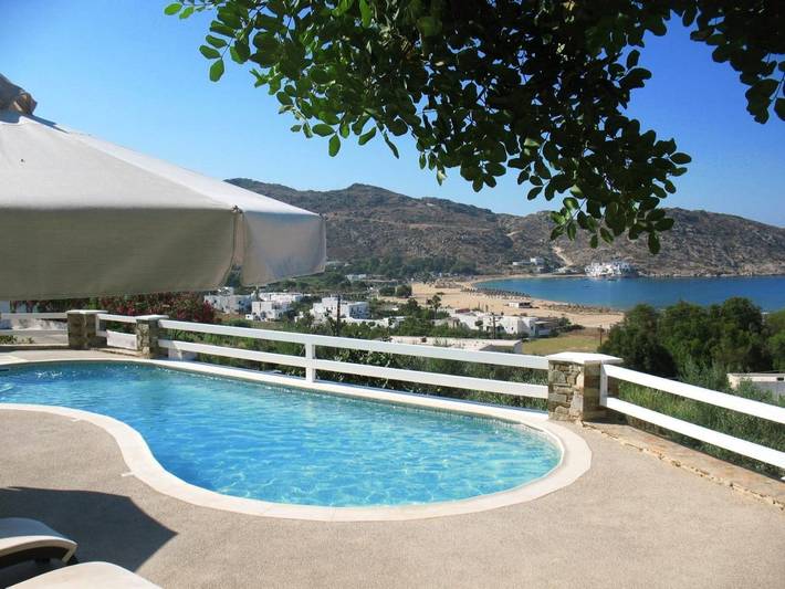 Appart’hôtel pour 5 personnes, avec piscine ainsi que jardin et terrasse