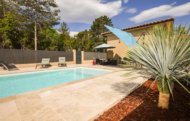 Maison de vacances pour 4 personnes, avec piscine ainsi que jardin et terrasse