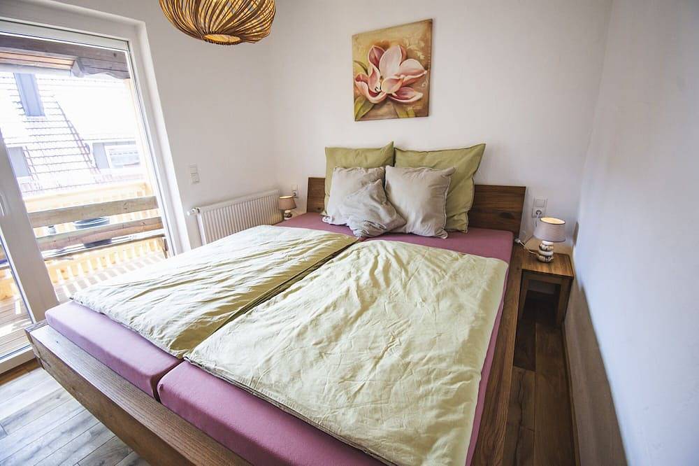 Ganze Wohnung, New, romantic Rotmilan holiday apartment with a view of the mountains in Bischofsheim an der Rhön, Rhön-Bayern