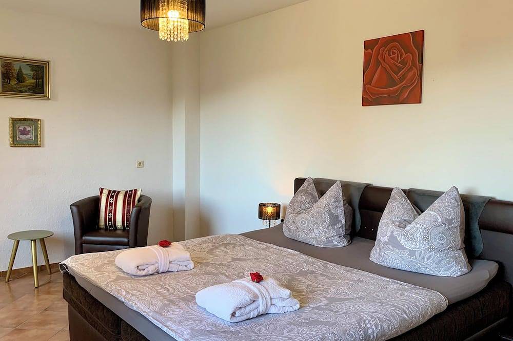 Ganze Wohnung, Villa Warzenburg, Fewo-2 mit Panorama-Blick, Balkon und Kamin. Urlaub mit Hund. in Friedrichroda, Rennsteig