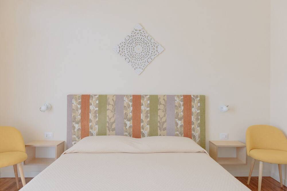 Fiordarancio est la maison d'hôtes que vous recherchiez, située dans une position fantastique juste au-dessus des plages de Fegina. La chambre vous offre un balcon privé avec vue partielle sur la mer, un lit double, une salle de bain privée et la cli in Monterosso al Mare, Commune de Monterosso al Mare