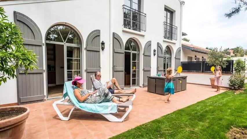 Gîte pour 9 personnes, avec terrasse dans Plage La Milady - 4
