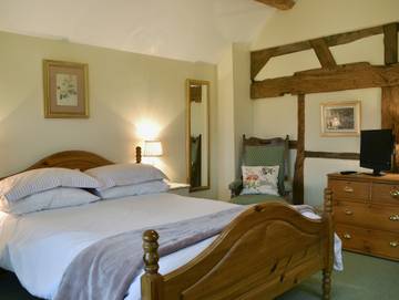 Log Cabin for 6 People in Herefordshire, West Midlands, Photo 3