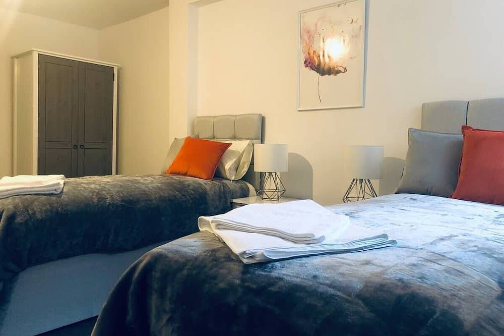 Entire apartment, Eld6 - 2 bedroom, free parking and Netflix in Orton Longueville, Peterborough