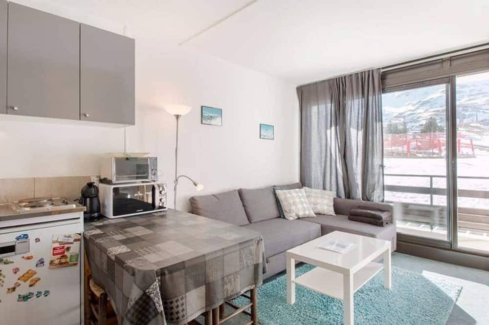 Apartamento entero, Estudio acogedor para 4 con balcón y Wi-Fi, acceso directo a las pistas in La Pierre Saint-Martin, Arette