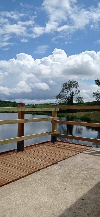 Location de vacances pour 5 personnes, avec vue ainsi que vue sur le lac et balcon à Saint-Priest-sous-Aixe