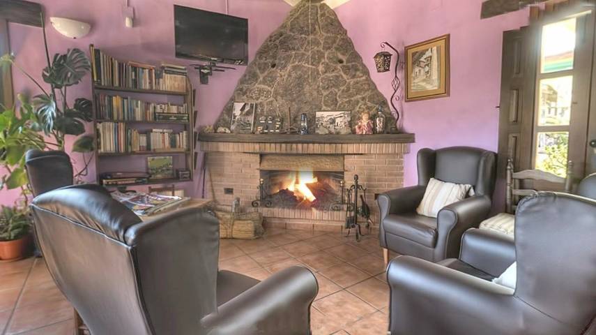 Casa rural con piscina para 2 personas, con Balcón y Jacuzzi además de Terraza y Jardín en Provincia de Cáceres