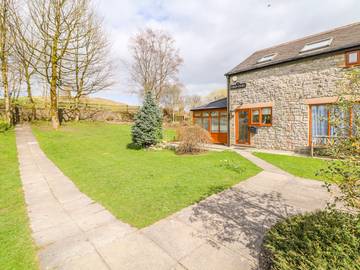 Log Cabin for 4 People in Buxton, Peak District, Photo 1