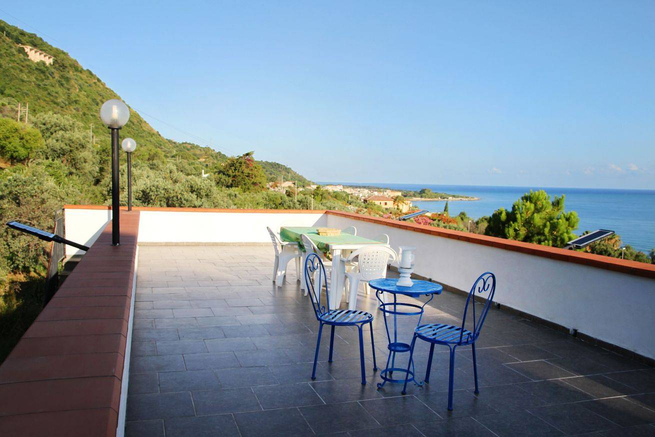 Apartamento inteiro, Oasis of Nature – Sea View & Natural Pool in Marina di Caronia, Caronia