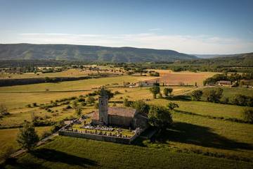 Location de vacances pour 8 personnes, avec piscine à Ongles