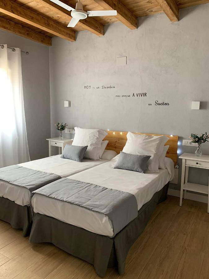 Casa rural para 12 personas, con vistas además de jardín y piscina en Provincia de Badajoz - 2