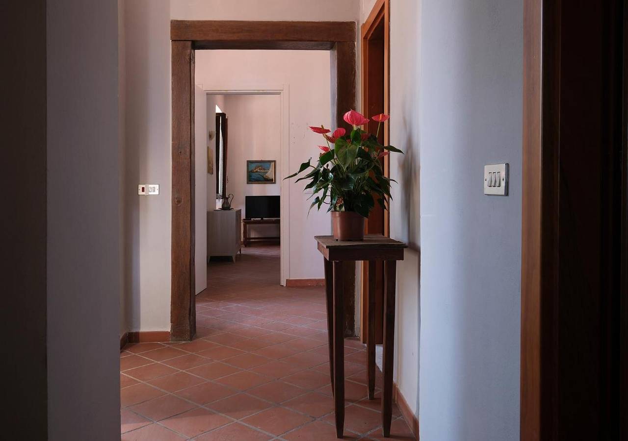 Entire apartment, Apartment 'Villa Pini - Riccardo' with Shared Pool, Private Terrace and Wi-Fi in Sarzana, Natural Park of Montemarcello-Magra-Vara