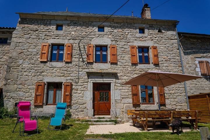 Gîte pour 13 personnes, avec terrasse et jardin, animaux acceptés - 1