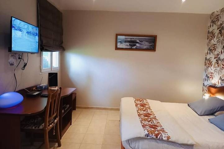 Location de vacances pour 2 personnes, avec terrasse et jardin, animaux acceptés à Quemper-Guézennec - 2