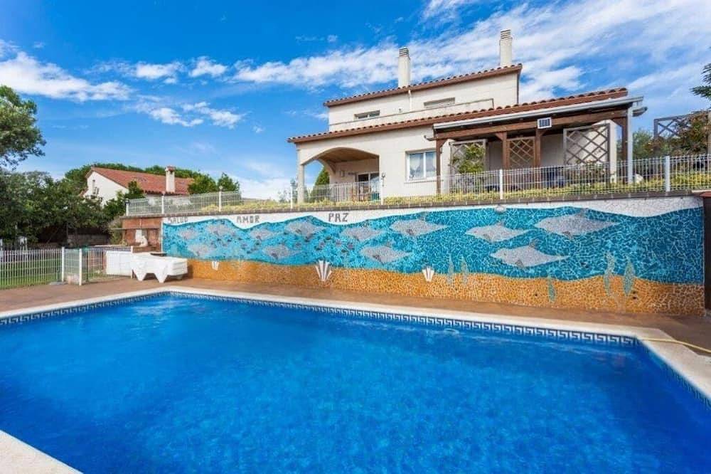 Villa Xaloc in Massanet de la Selva, Costa Brava